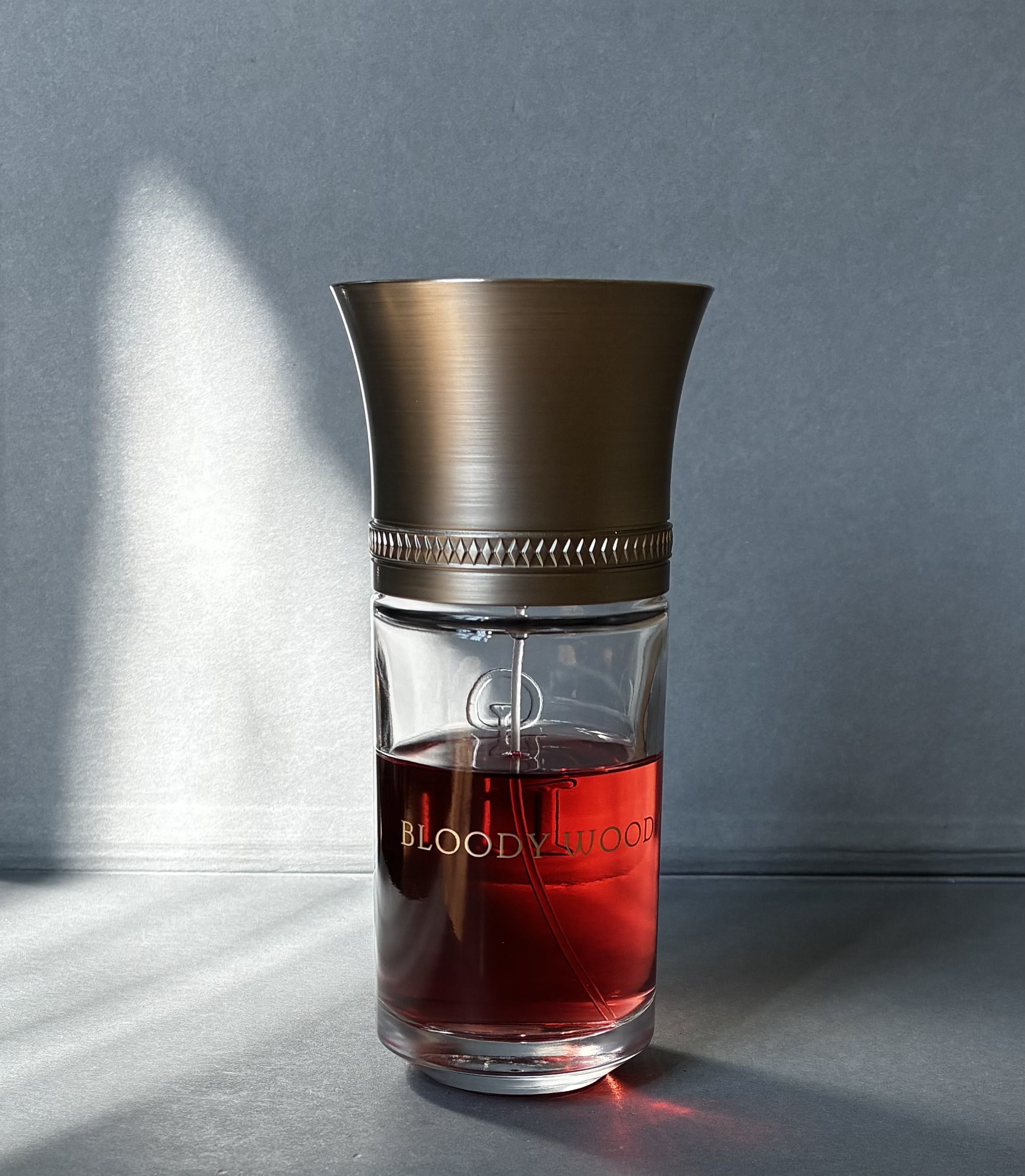 Liquides Imaginaires Bloody Wood 香水 BLO100MO_3_696X598.png?v=