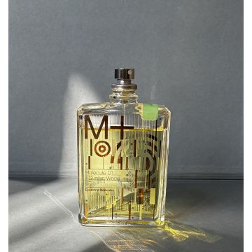 Escentric Molecules Molecule 01 + Guaiac Wood